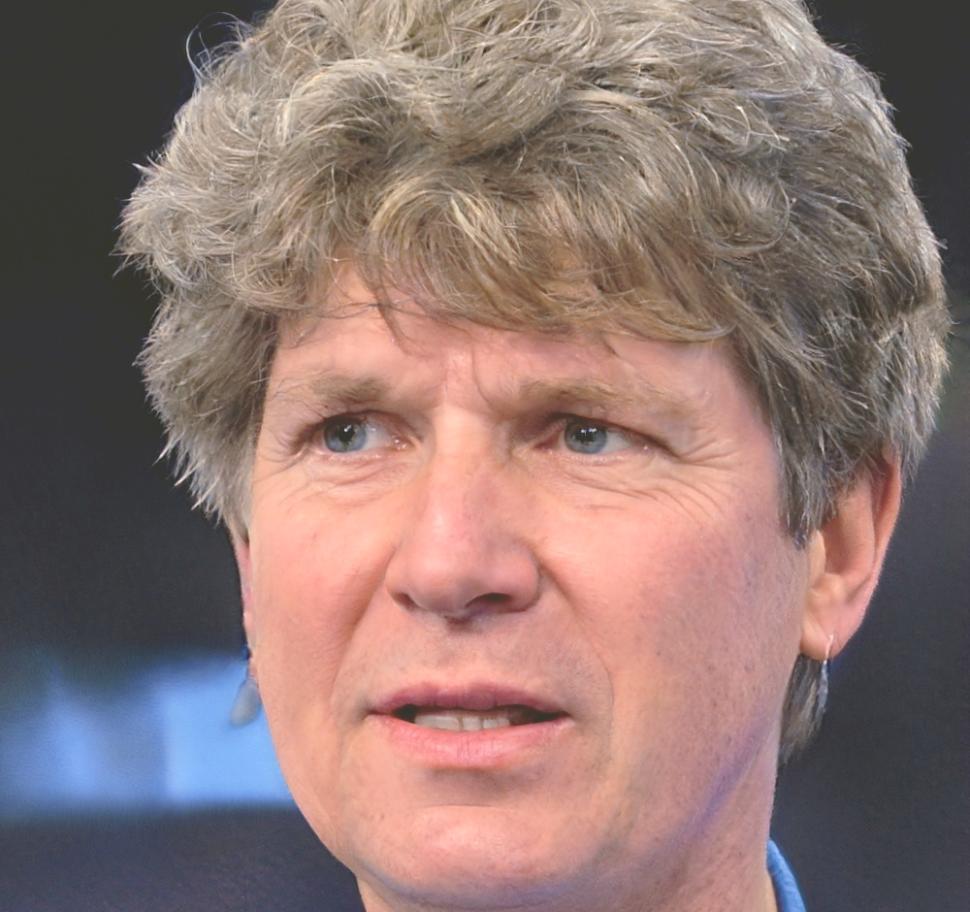 Financial consultant Trygve analyzing market trends
